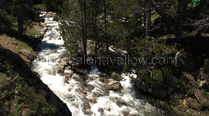 andorra_pyrenees_mountain_streams
