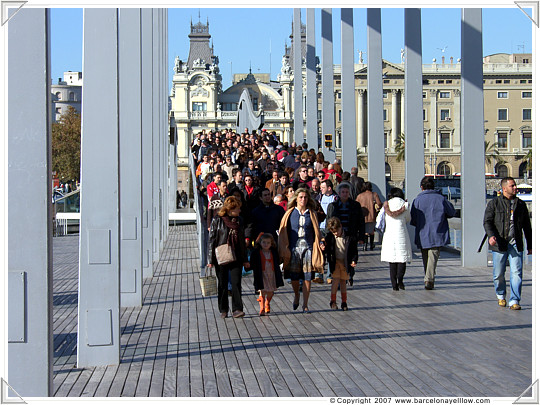 The bridge over to Maremagnum shopping centre