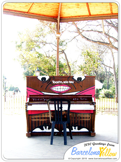 "play me" pianos in Ciutadella park