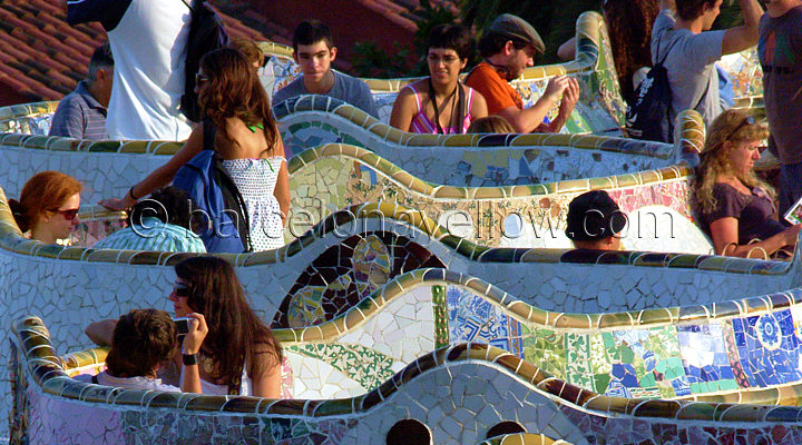 parc_guell_gaudi_bench