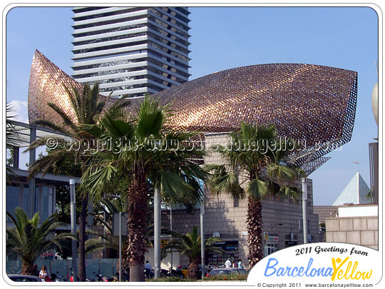 golden fish sculpture Gehry Barcelona