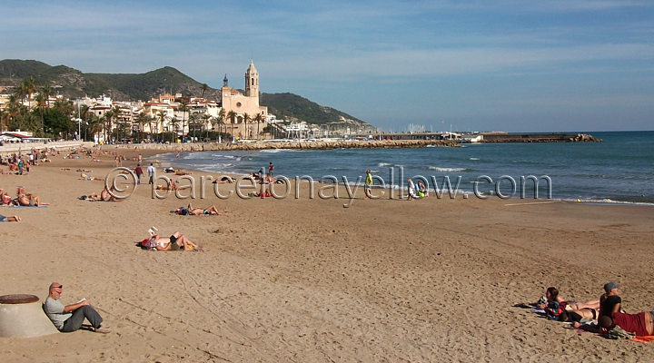 autumn-sitges-beach