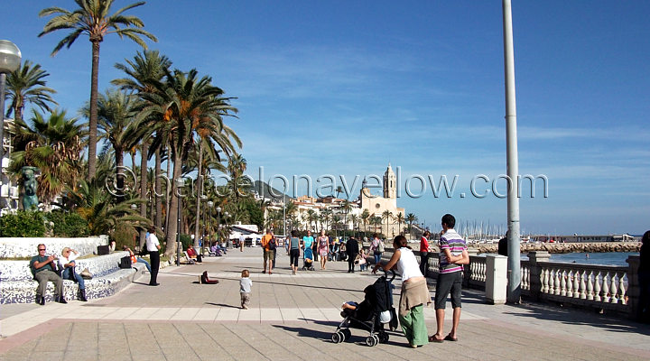 sitges_beach_walk