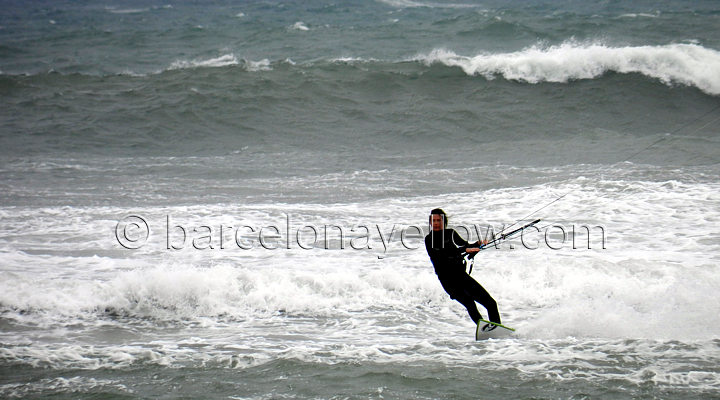 kiting_waves_barcelona